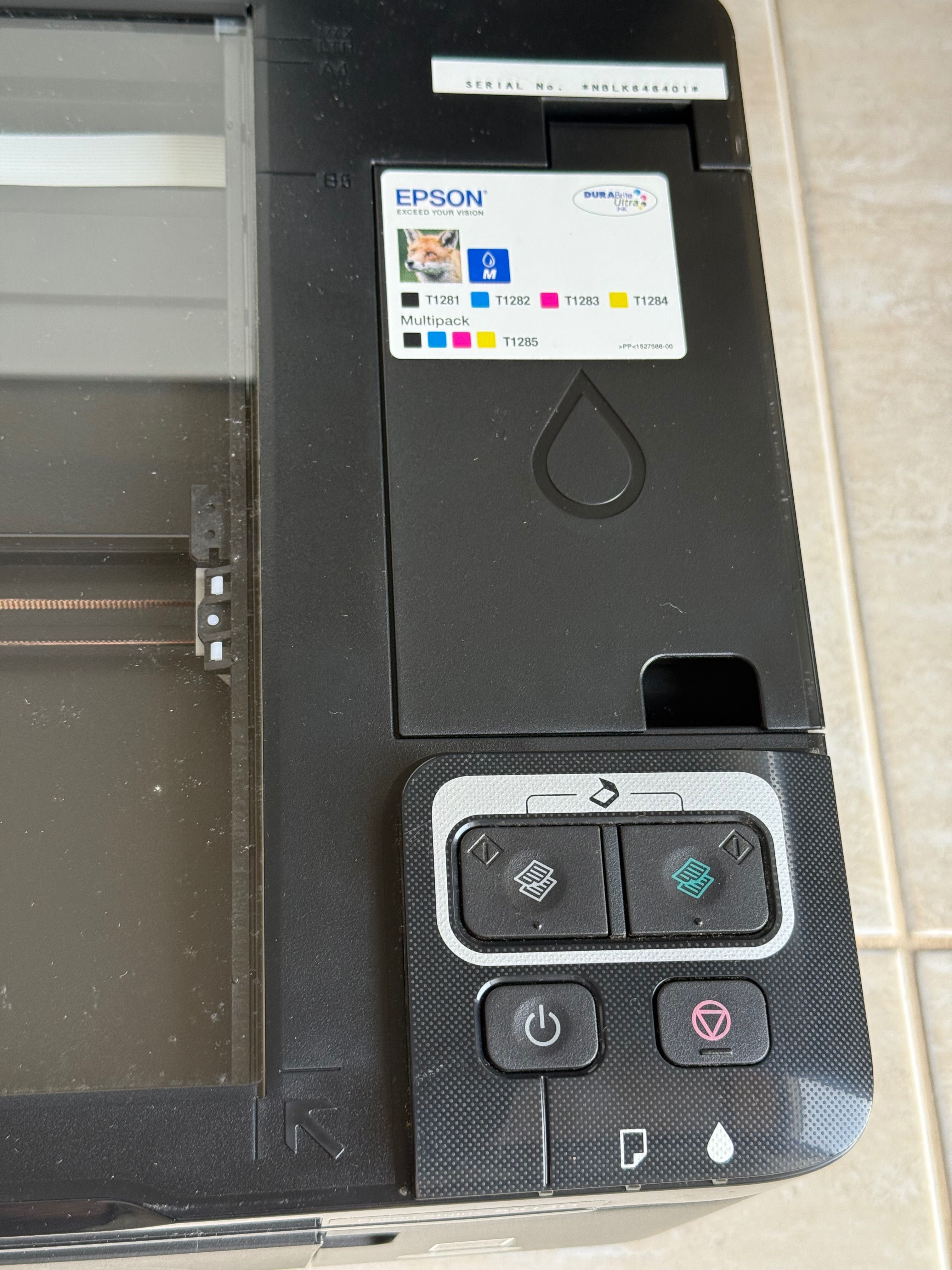 Impressora multifunções da marca Epson