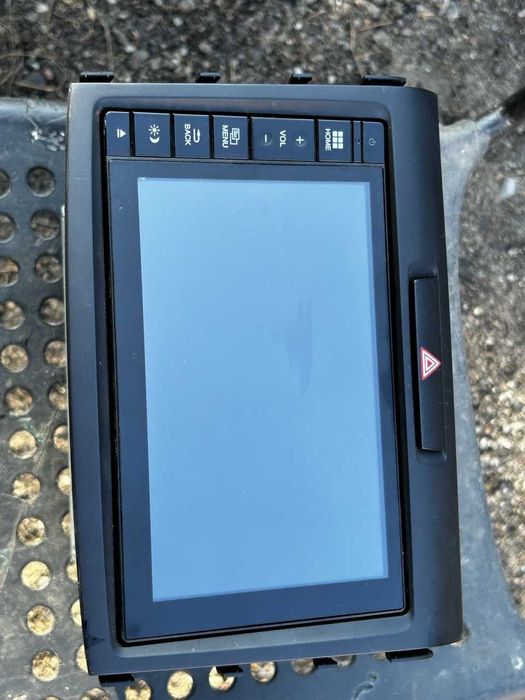 Radio Honda z przyciskiem świateł awaryjnych