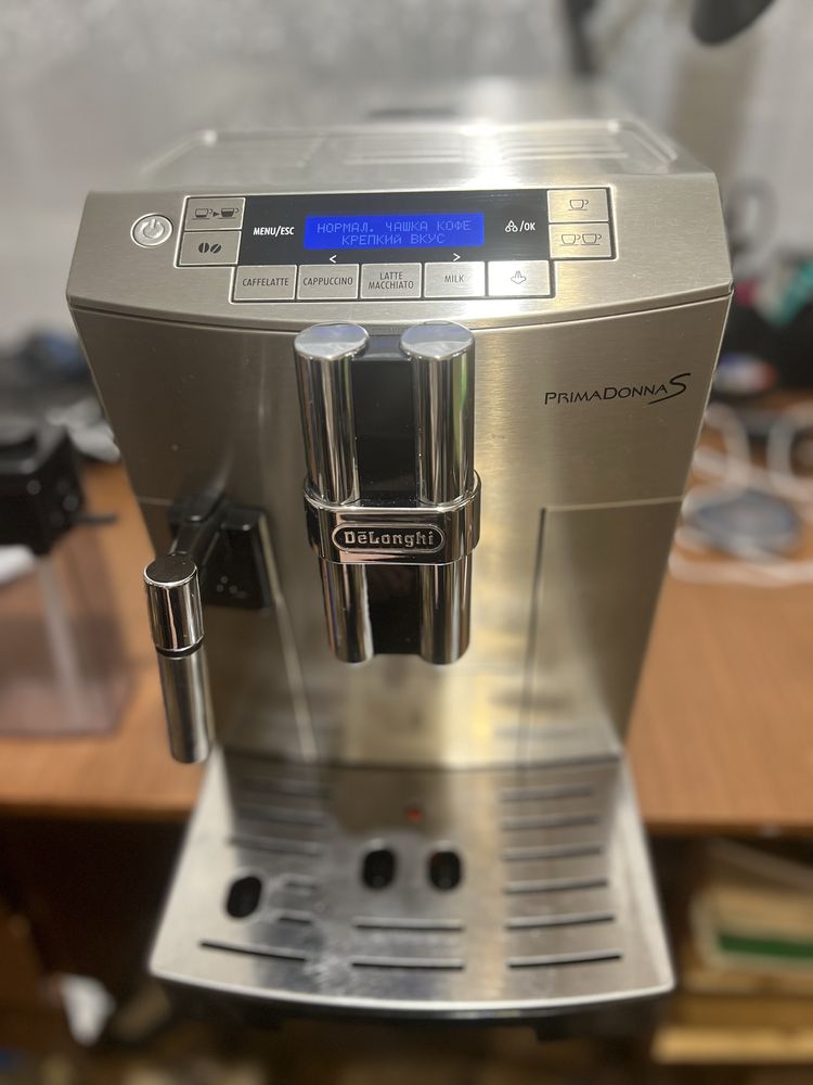 Кавова машина Delonghi PrimaDonna