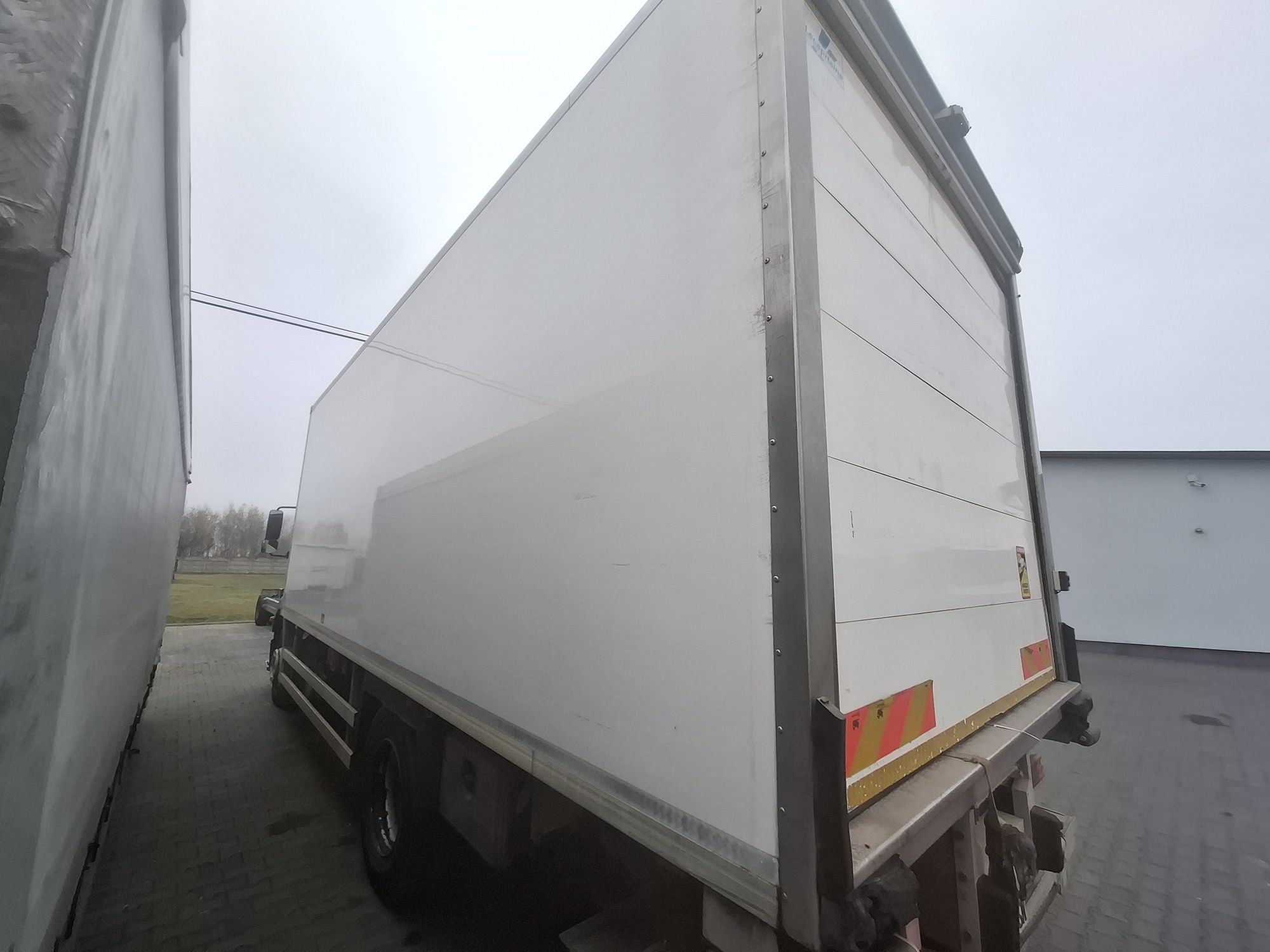 Chłodnia Kontener magazyn w stanie bardzo dobrym z transportem
