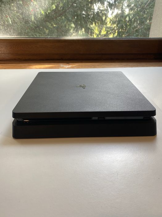 Konsola PS4 stan idealny