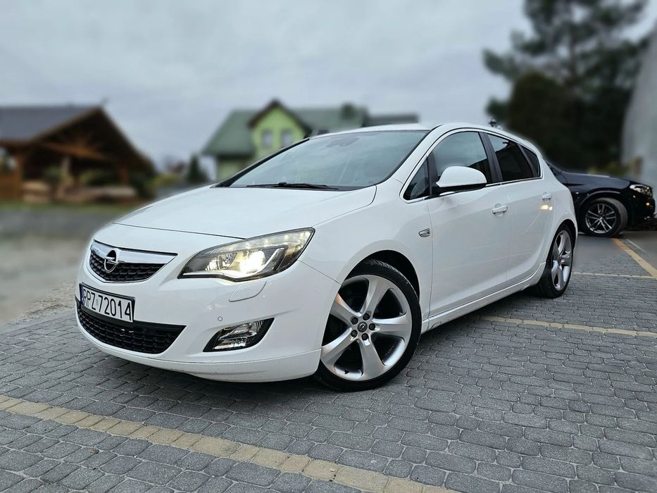 Opel Astra 1.4 Turbo Sport 5D *OPC Line*Xenon*Navi*Czujniki*Alu19*HAK*