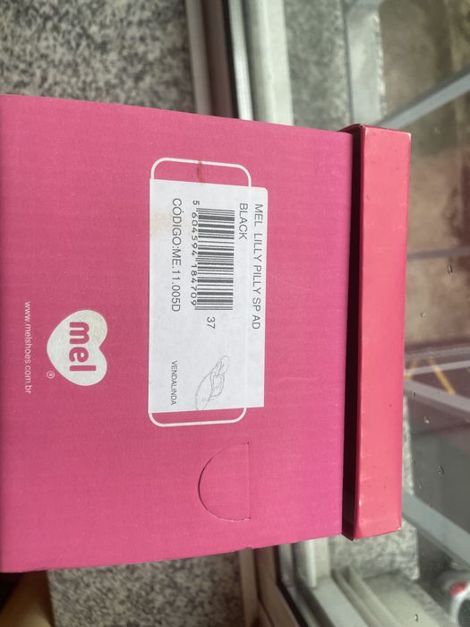 Chinelas Melissa Lilly Pilly preta e branca N37