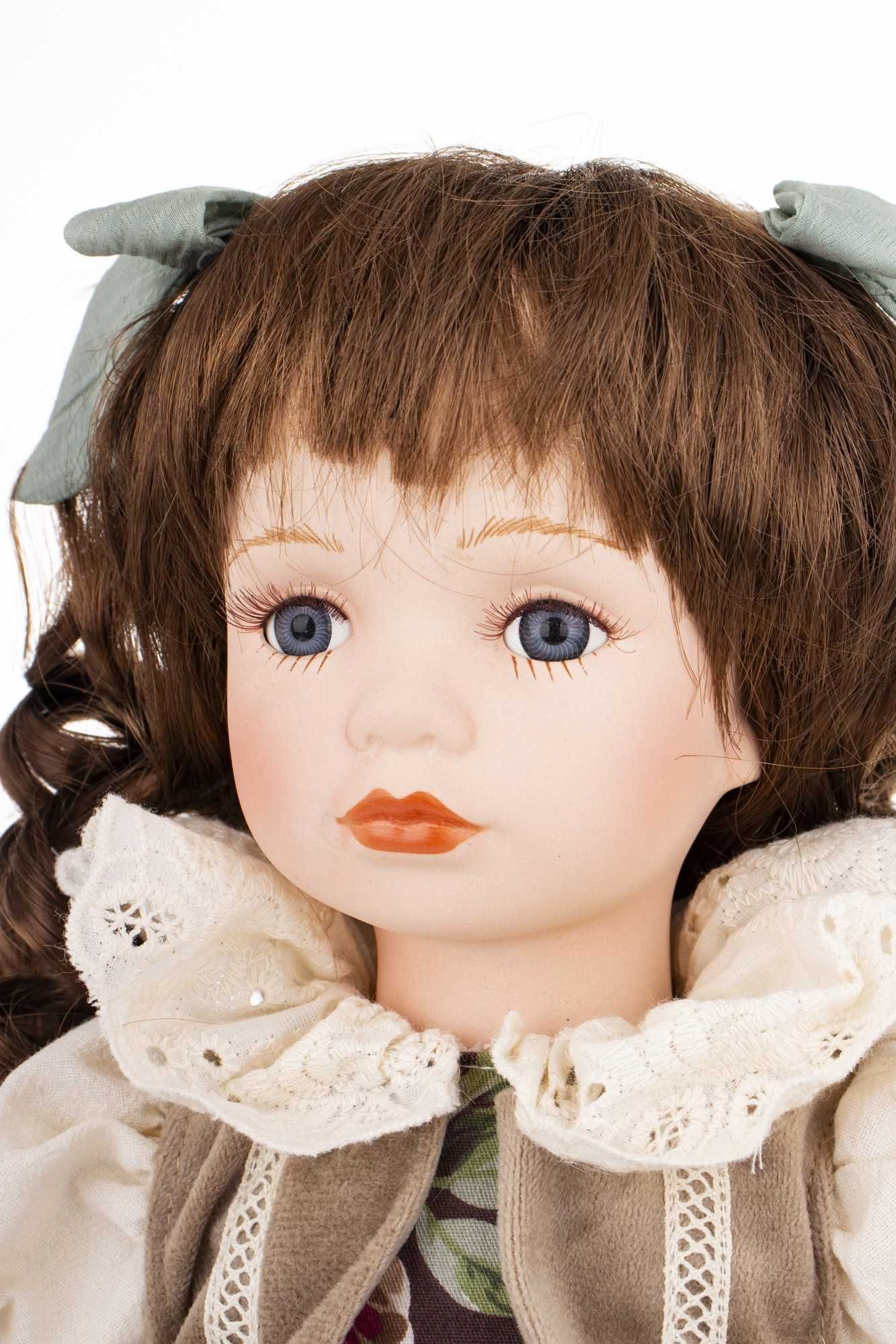 Dekoracyjna porcelanowa wysoka lalka dekoracyjna z misiem 177058