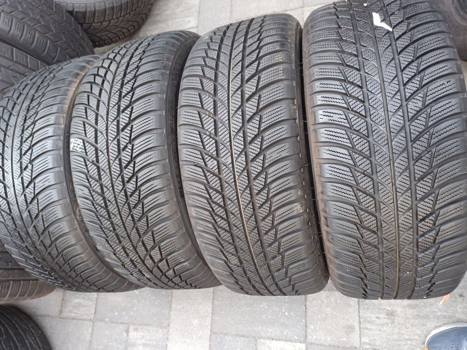 Зимняя резина 225/45 R18 Bridgestone Blizzak LM001