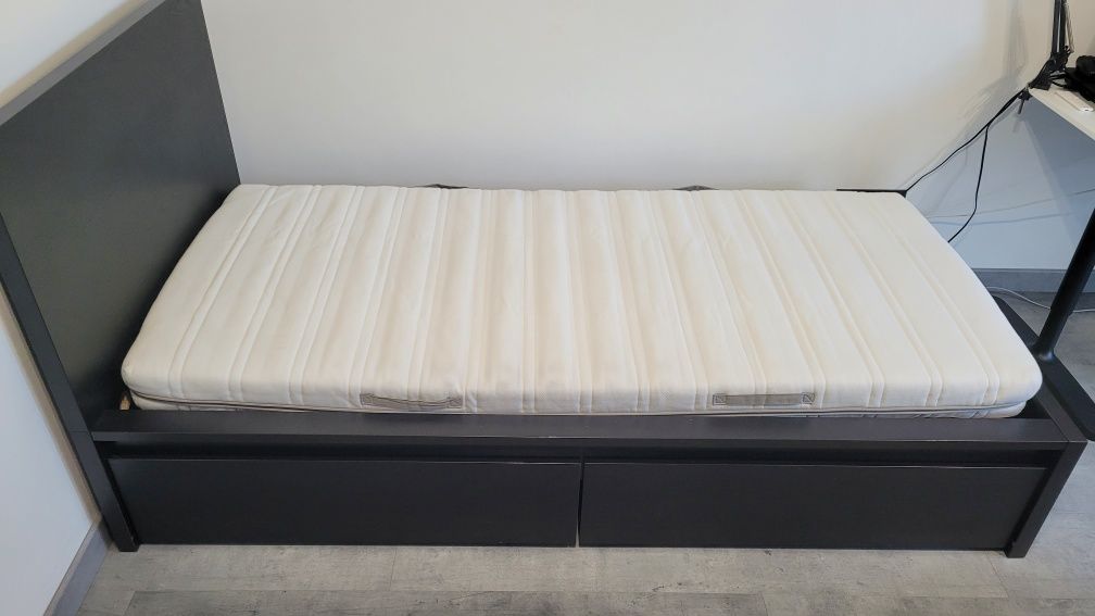 Łóżko Malm Ikea 90x200 czarne 2 pojemniki materac
