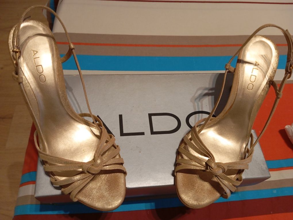 Sandalias ALDO Douradas