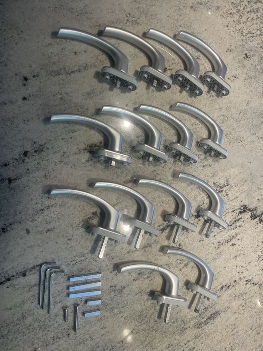 (14szt.) Srebrne klamki aluminiowe do okien PCV