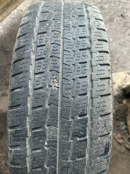 Продам резину r16 215/65 с (зима) 6 колес