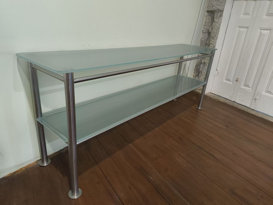 Aparador de vidro com aço inox