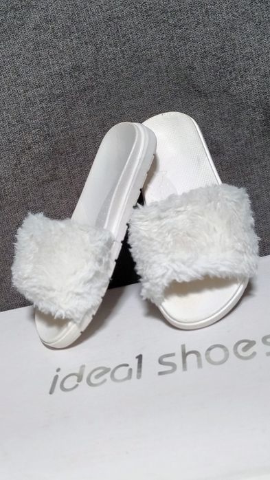 Eleganckie klapki z futerkiem dla dziewczynki  r. 25