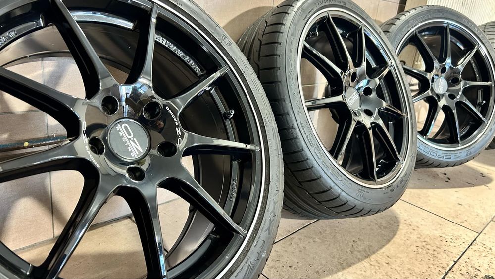 Oz Veloce GT R18 Dunlop sport maxx RT