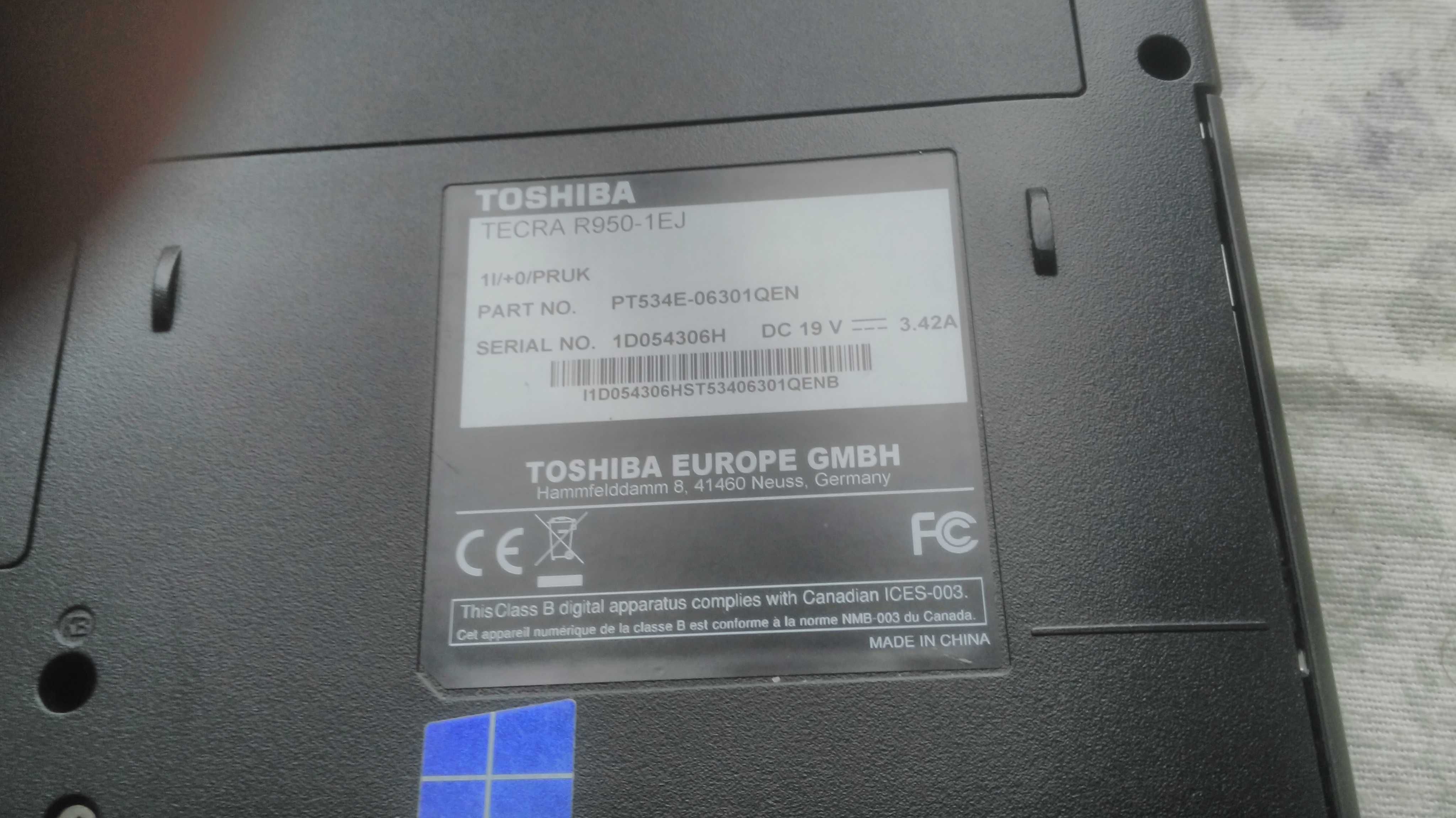 Ноyтбук Toshiba R950 i3 процесор стан нового 2999г