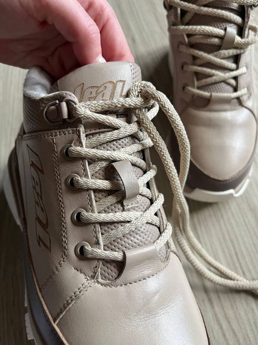 Зимові кросівки 37р