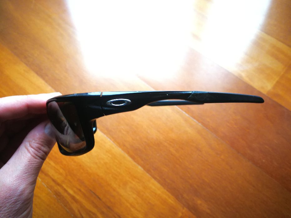 Oculos de sol Oakley canteen