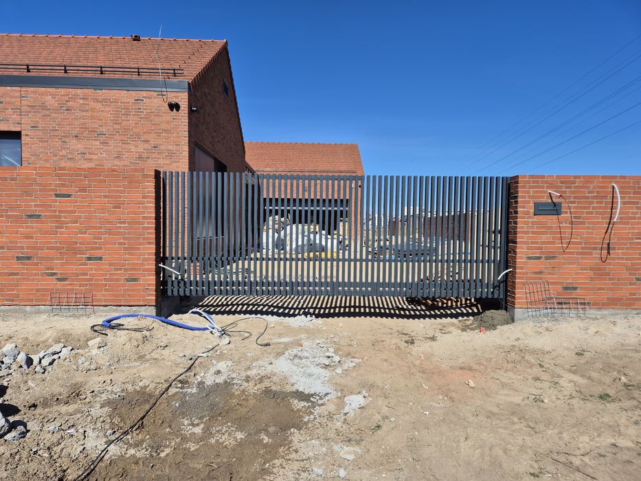 Sprzedaż I montaż paneli 3d,2d ,palisady I siatki oraz drewniane