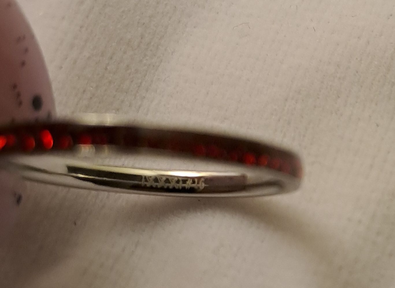 Obrączka pierścionek Ring iXXXi cyrkoniami czerwona 16