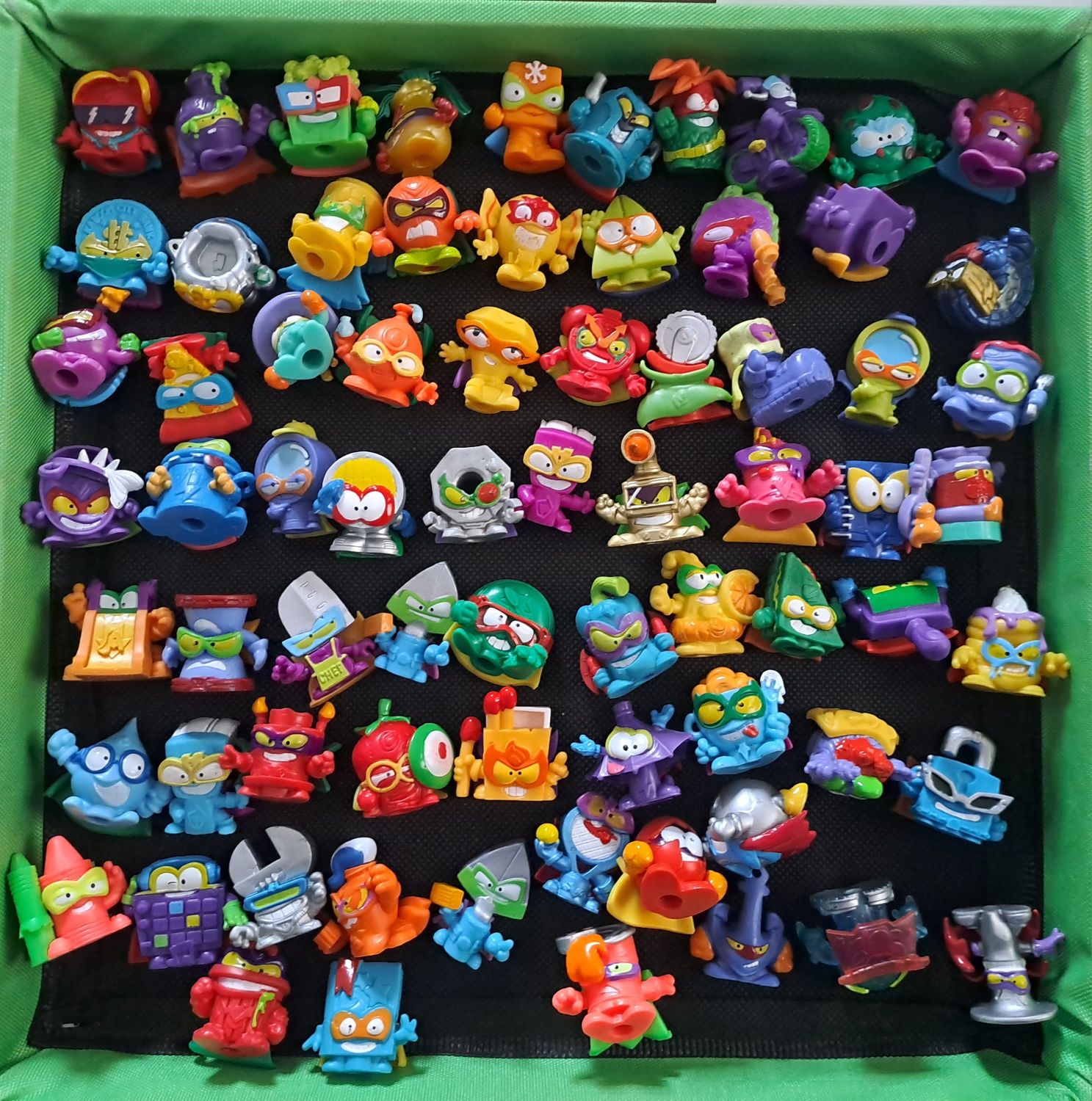270 sztuk figurek Super Zings Super Things