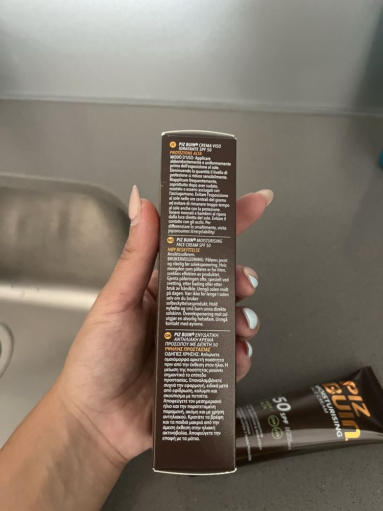 Protetor solar de rosto Piz Buin selado SPF 50+ c/ largo prazo validad