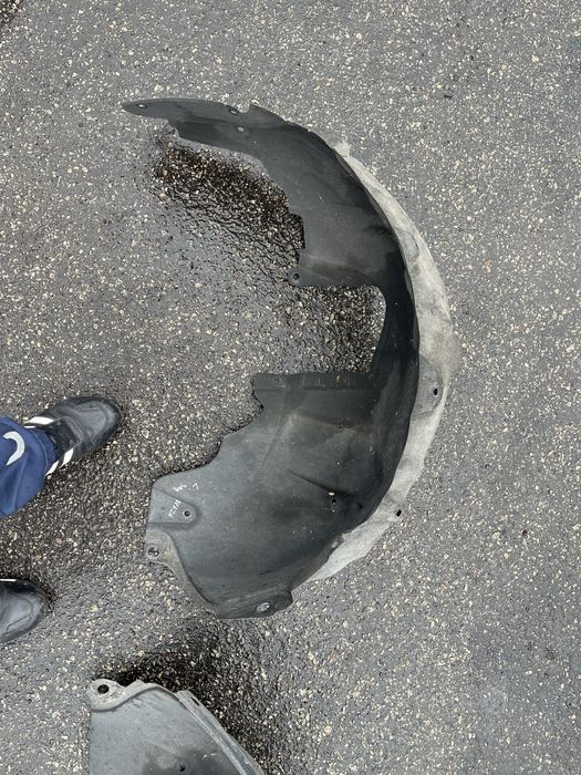 Toyota venza 22-24 рік  підкрилок задній лівий