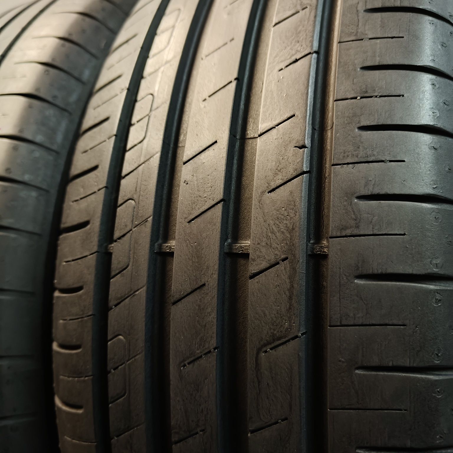 205/60/16 Sprzedam parę opon letnich Goodyear