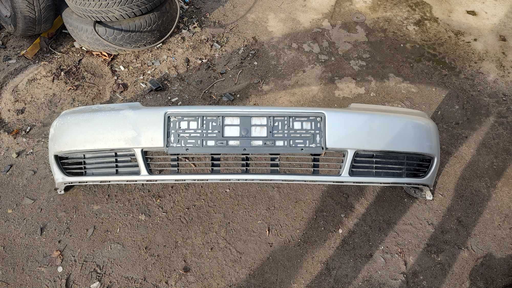 Zderzak przód przedni Audi a4 b5 LY7M