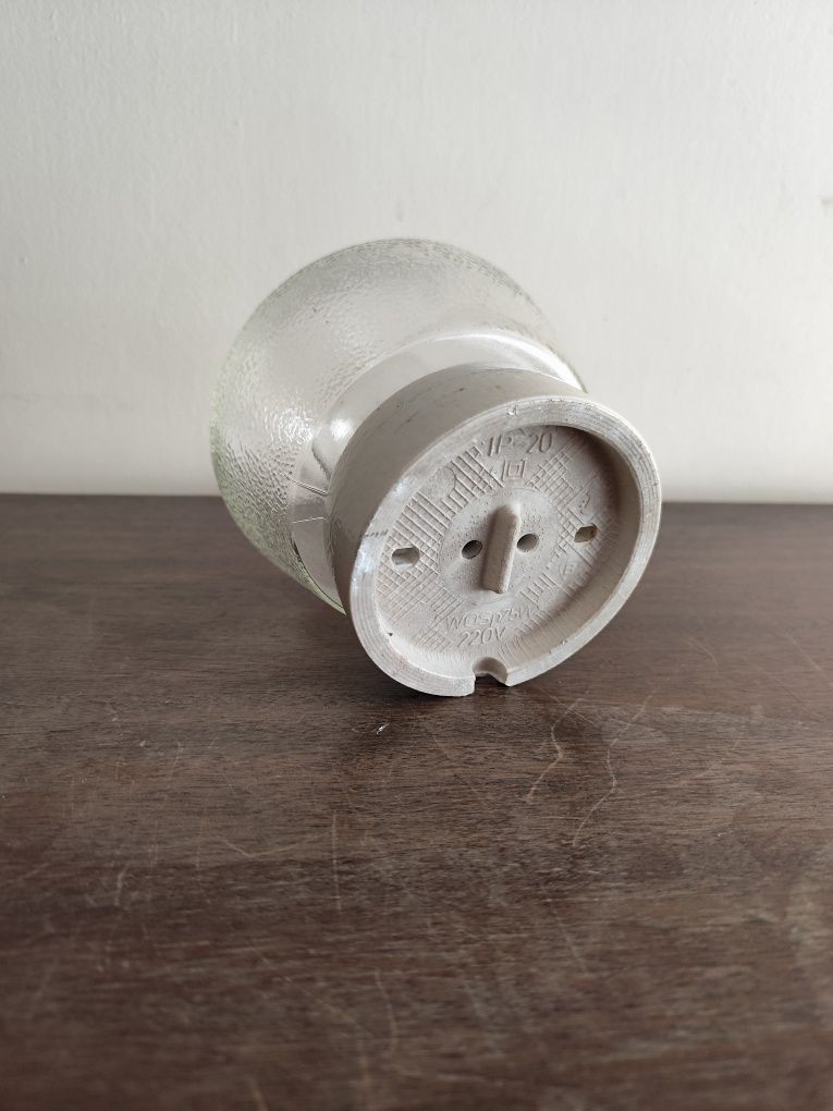 Lampa ze szklanym kloszem i porcelanową oprawką PRL sprawna