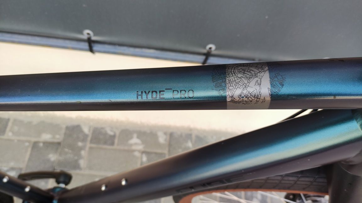 Велосипе Cube Hyde Pro на планетарке Nexus 8 на ремне Carbon Drive