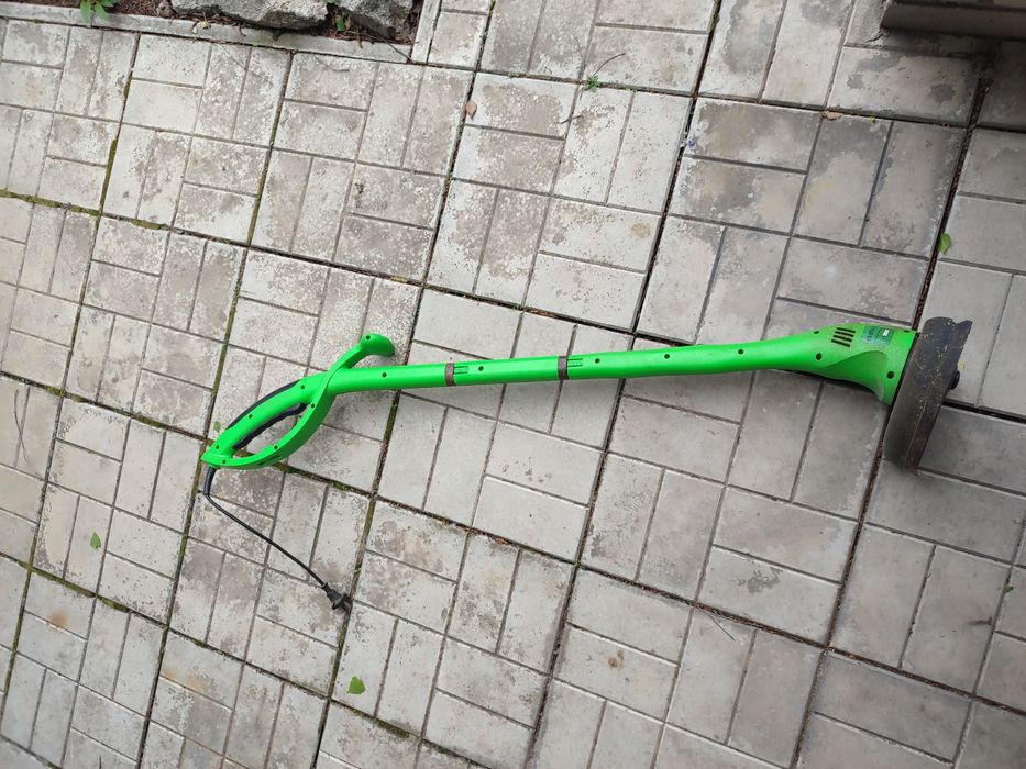 Триммер электрический. Бывший в употреблении.