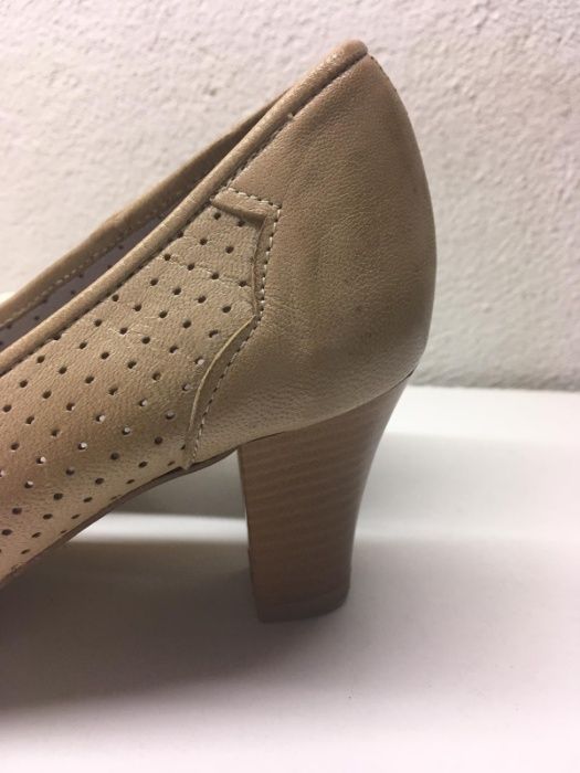 Sapatos Beges de Pele