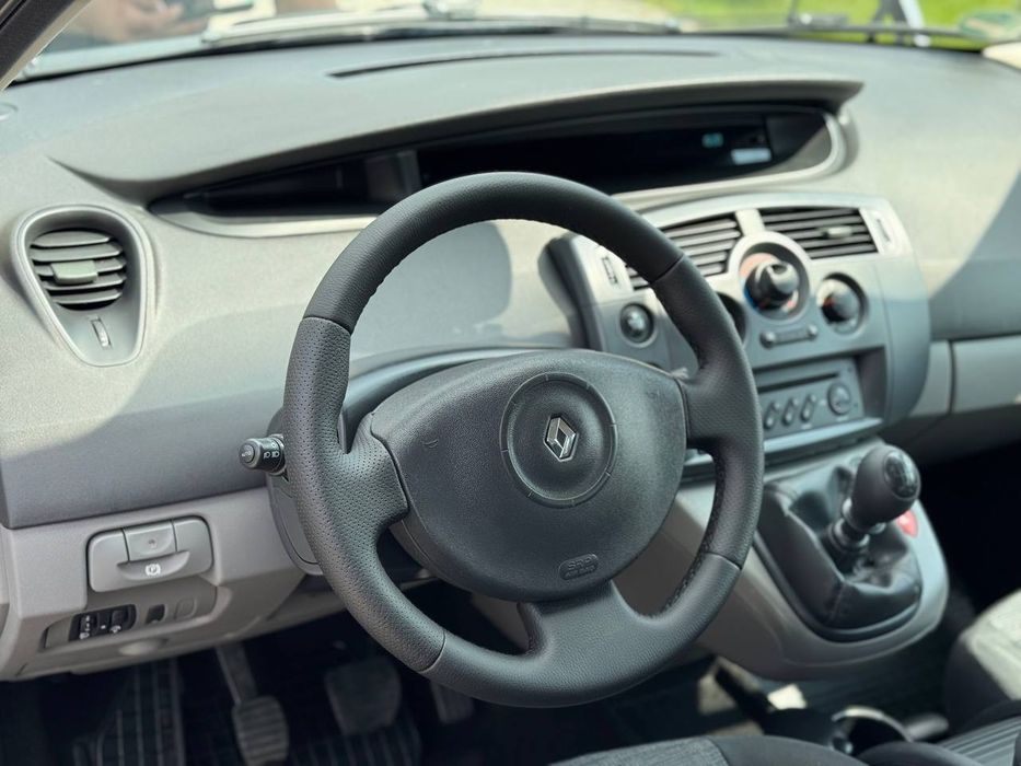 Хороший сімейний автомобіль Рено Сценік