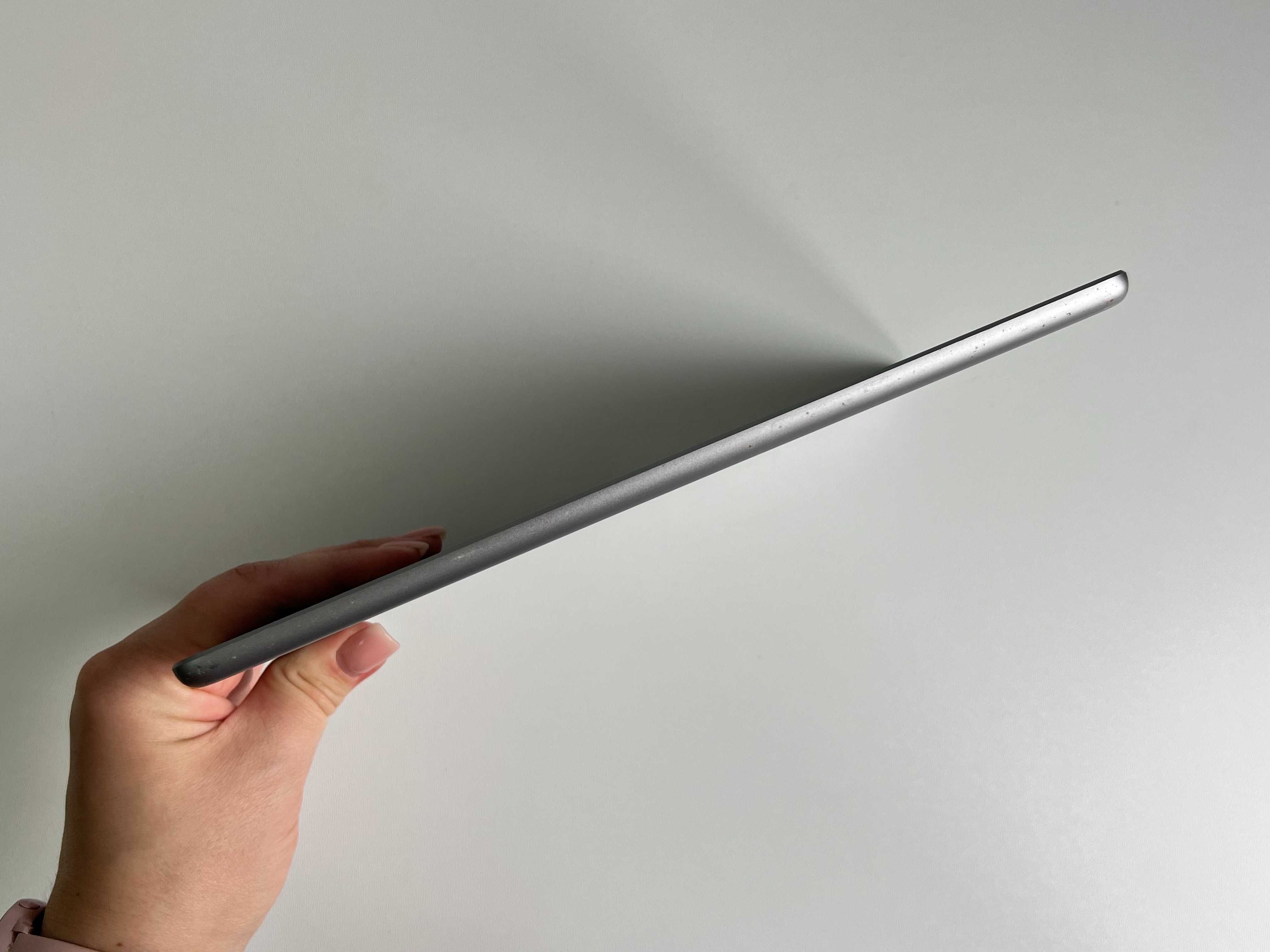 Планшет Apple iPad 9.7 (5-gen) 32Gb Space Gray A1823 Wi-Fi + 4G