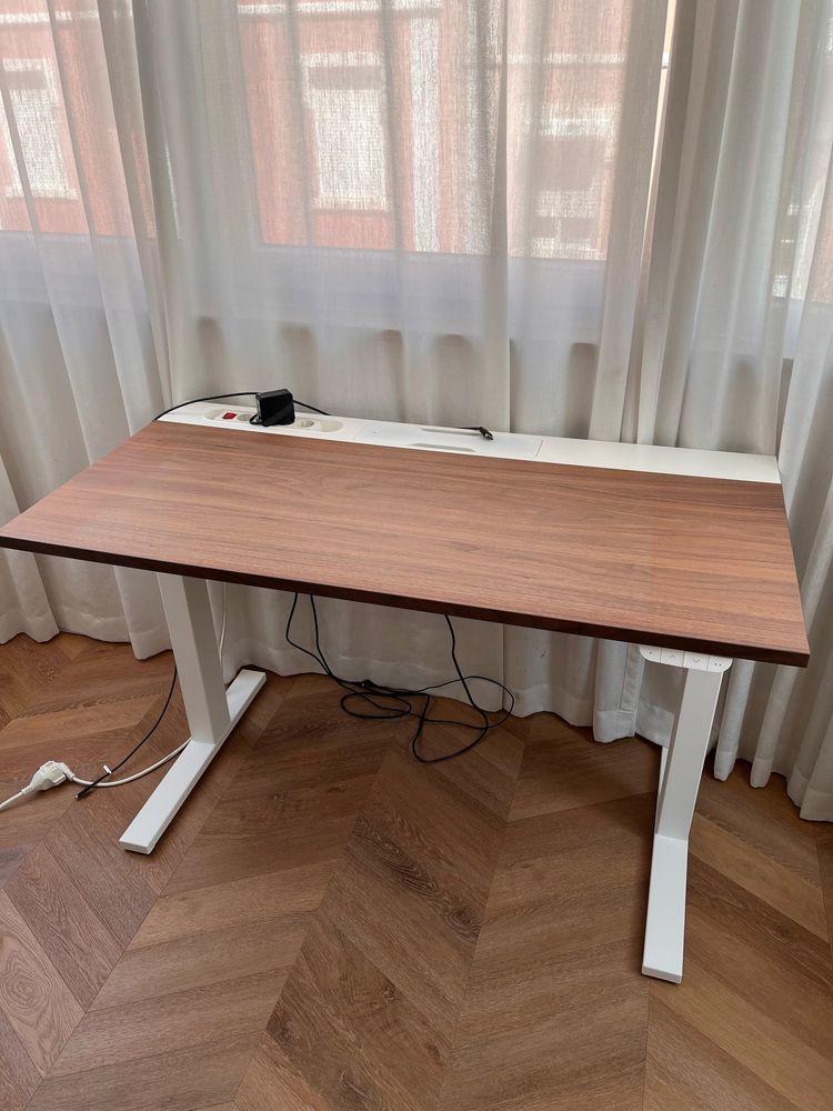 Standing desk / Secretaria eletrica