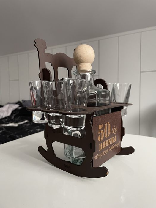 Bronek prezent na 50te urodziny 50-tka Bronka kolebka kieliszki