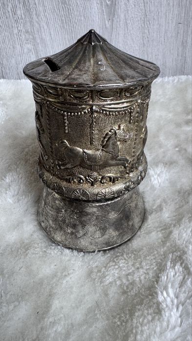 Posrebrzana skarbonka z pozytywką