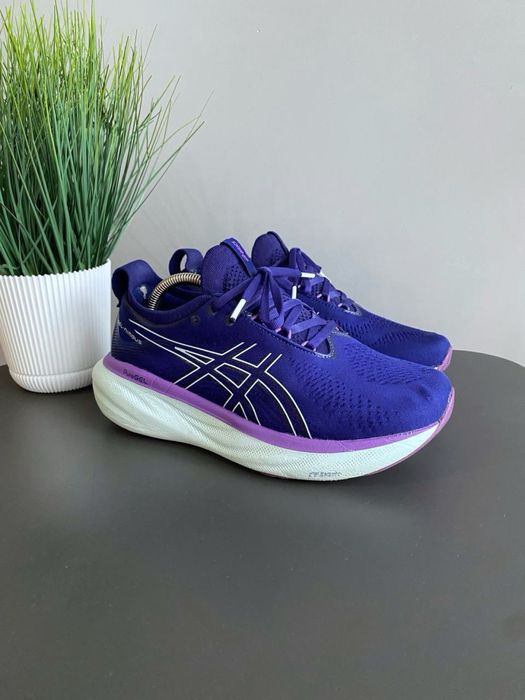 Asics GEL-NIMBUS 25 жіночі кросівки для бігу та тренувань  39,5 розмір