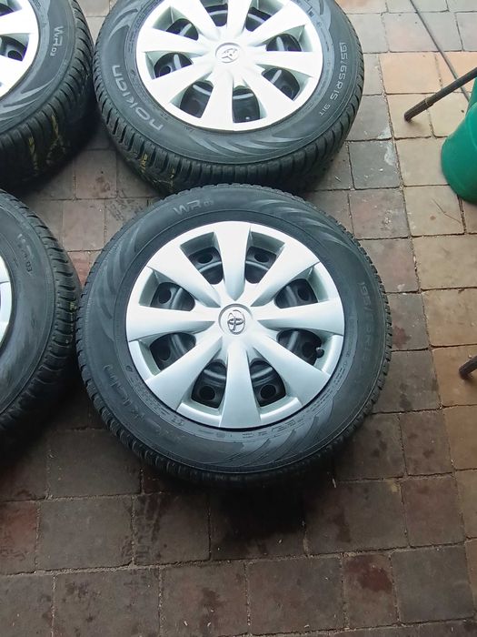 Felgi 5x114,3 z oponami zimowymi Nokian 195/65R15 stan bdb 4szt