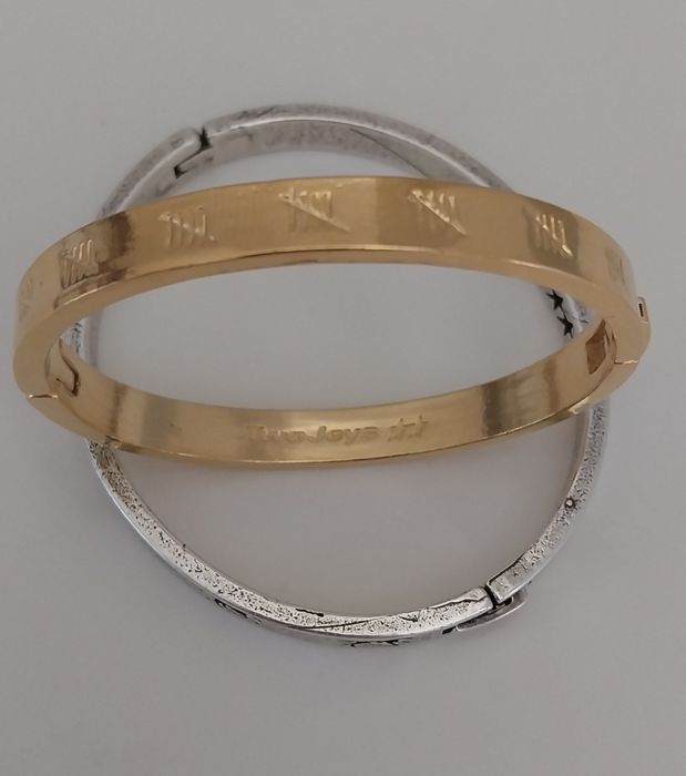 Duas pulseiras originais TwoJeys