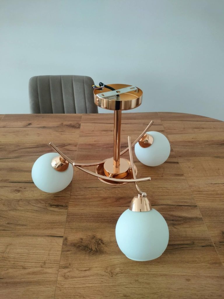 Nowa lampa tylko przymierzony.  Bez  pudełka