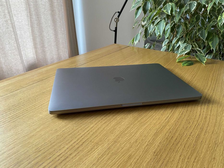 Laptop Macbook Pro 16 cali 2019