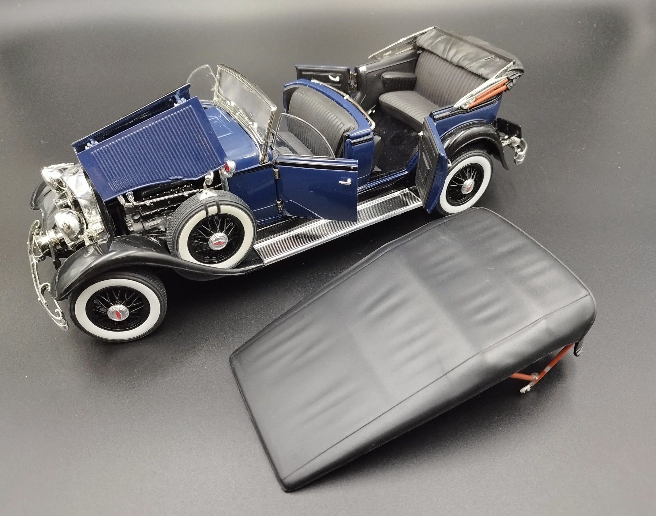 1:18 Ricko 1931 Lincoln Model K  Bleue model nowy