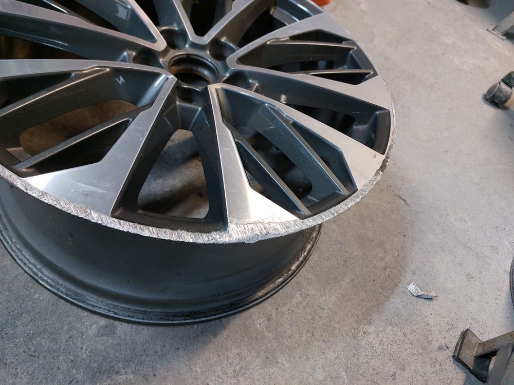 Felga AUDI Q2 SQ2 19x8j et45 81A601025S