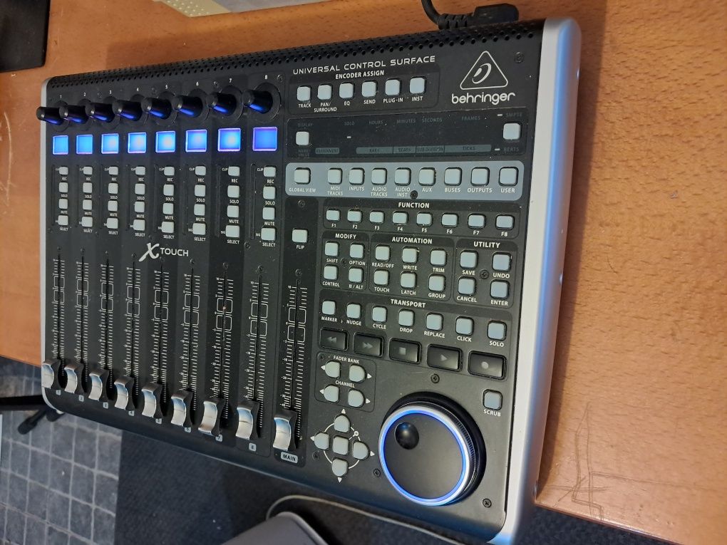 Behringer x-touch