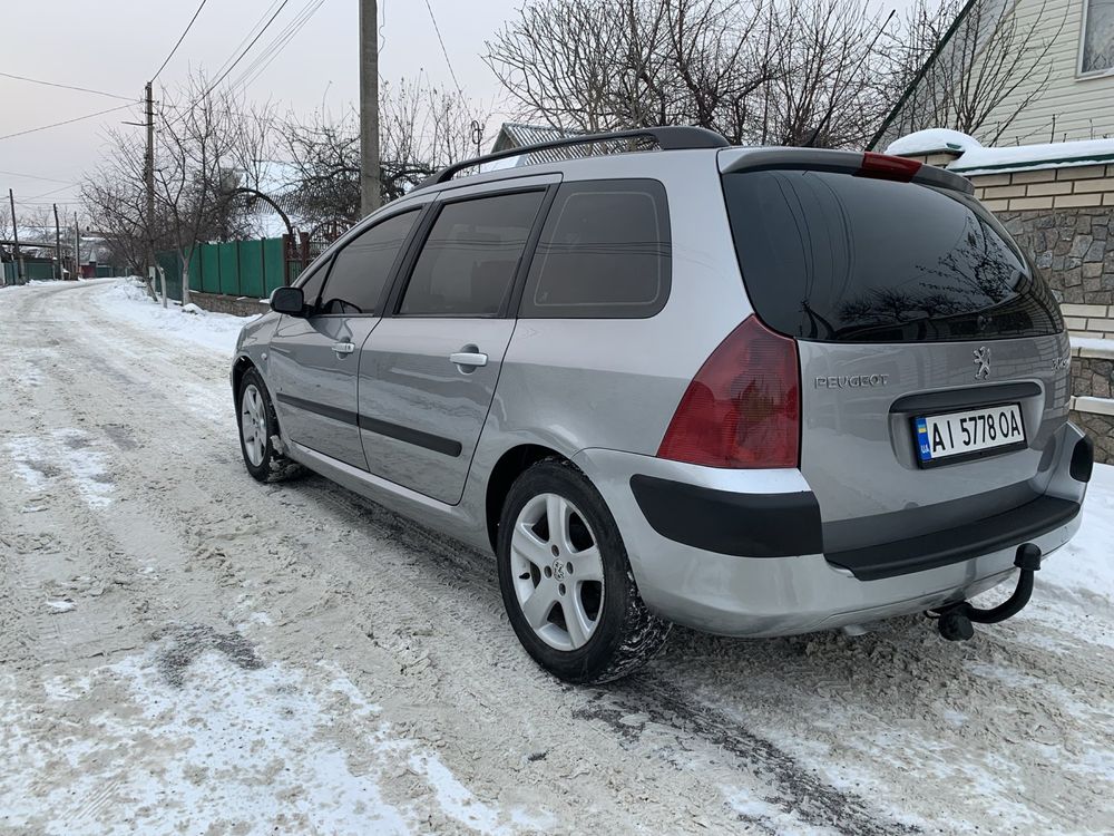 Автомобіль пежо 307