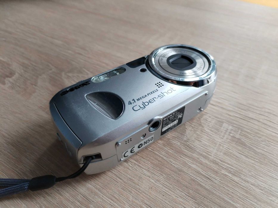 Цифровий фотоапарат Sony CyberShot DSC-P73 у відмінному стані