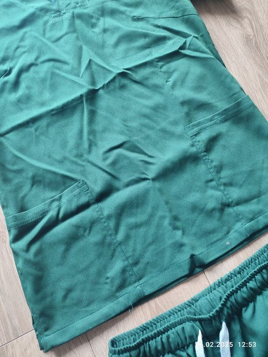 Nowy ciemnozielony mundurek medyczny rozmiar S