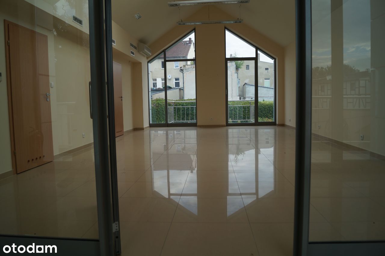Lokal handlowo - usługowy 65 m.