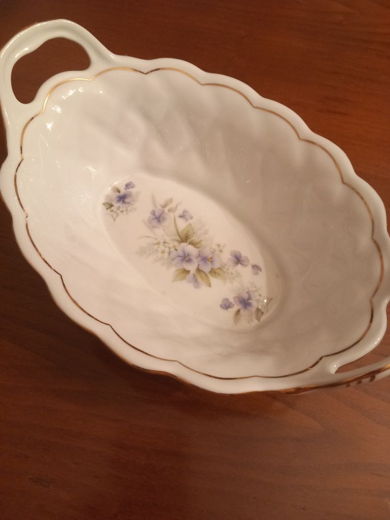 Cesta em porcelana