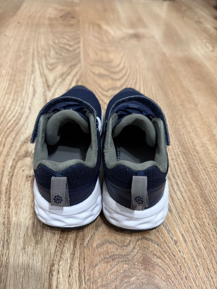 Кросівки Nike оригінал, розмір 29,5 по устілці 18 см