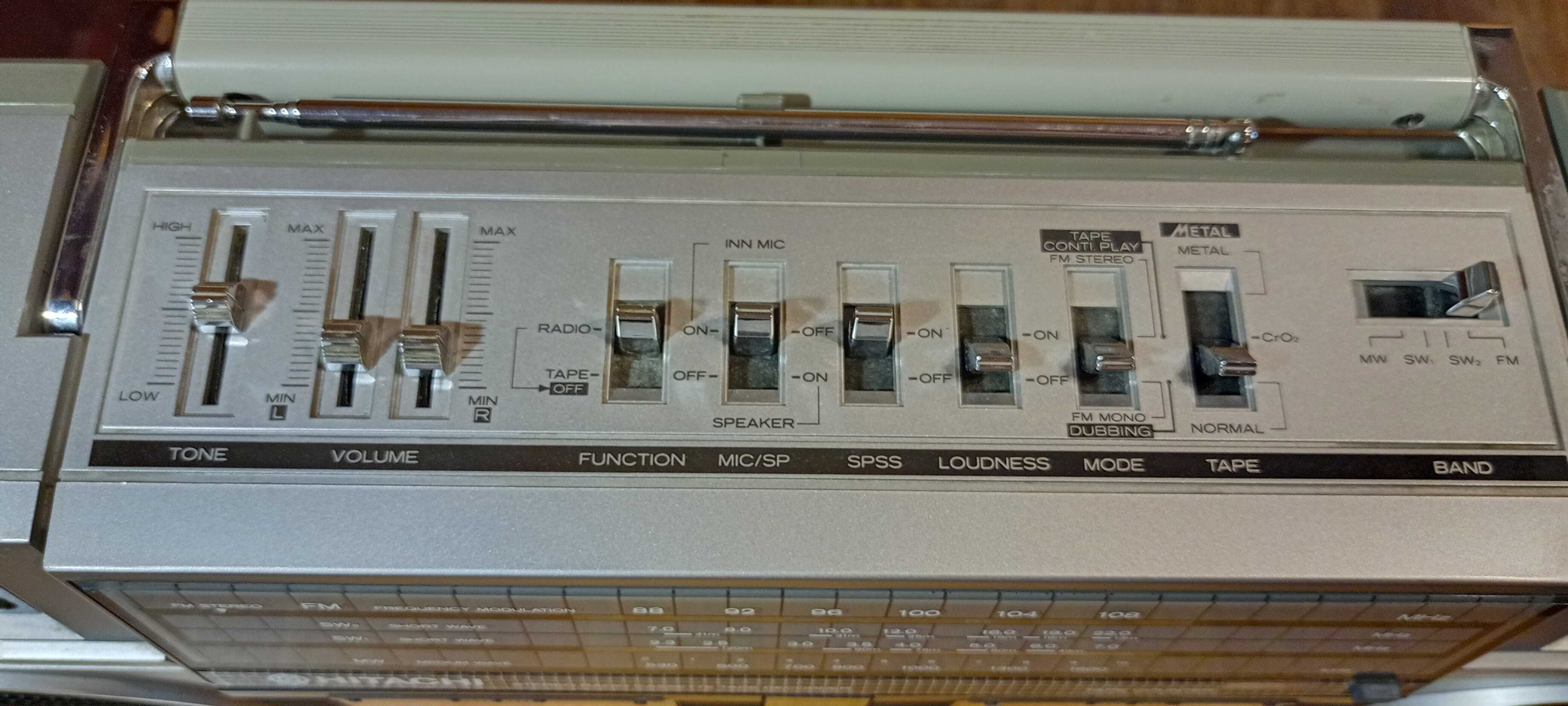 Магнитола "Hitachi trk w55w"